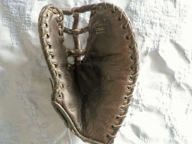 MacGregor Goldsmith Snare Mitt Front